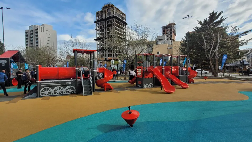 Parque-Infantil-La-Trochita-1068x602